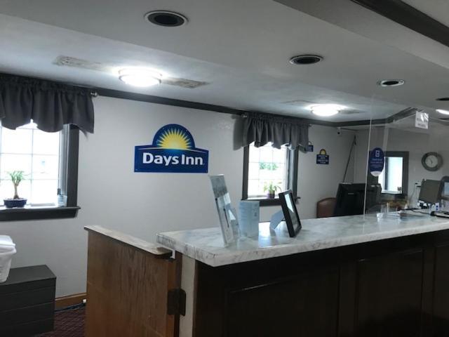 Days Inn By Wyndham Amherst Exterior foto