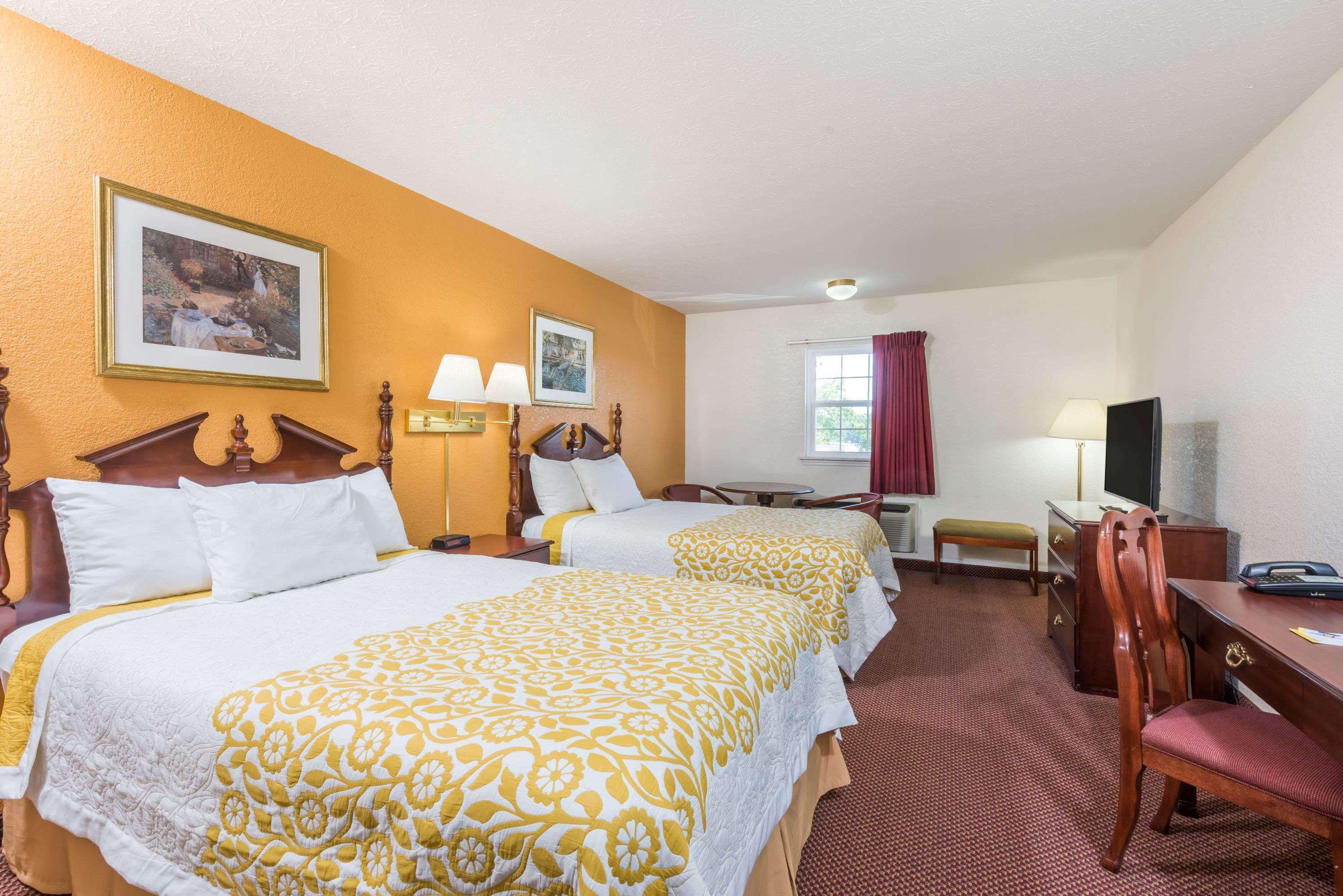 Days Inn By Wyndham Amherst Exterior foto