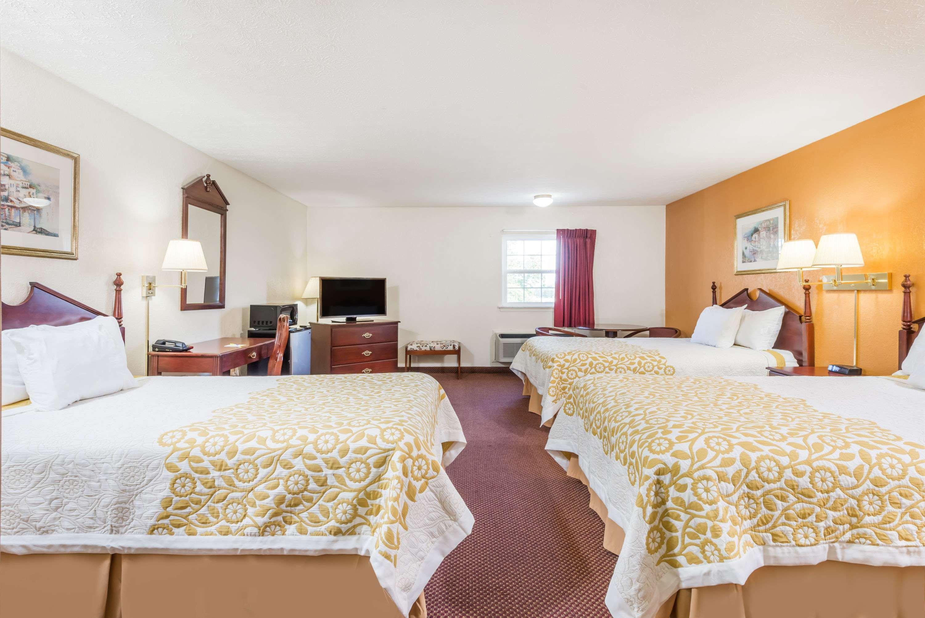 Days Inn By Wyndham Amherst Exterior foto