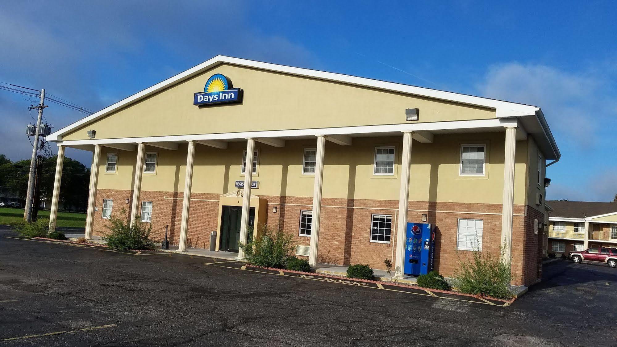 Days Inn By Wyndham Amherst Exterior foto